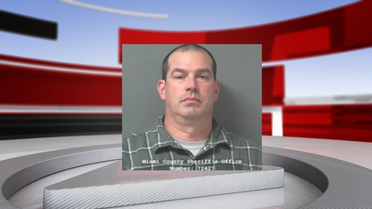 ISP trooper faces battery charge after sniffing female coworker, pushing her toward his groin